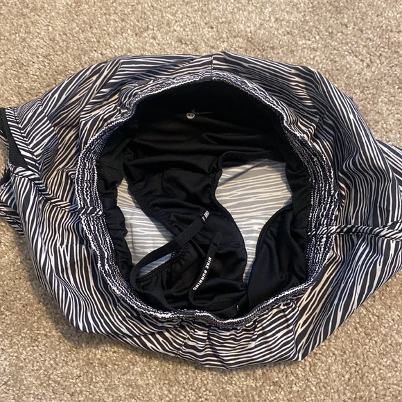 Nike athletic shorts - Picture 3 of 4